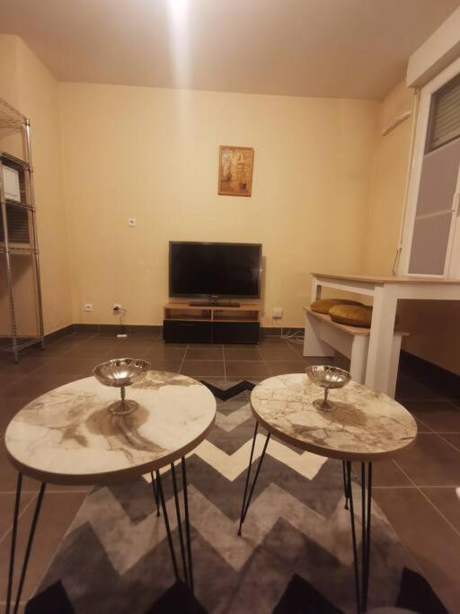 Logement En Hypercentre Dans Une Residence Amiens Bagian luar foto